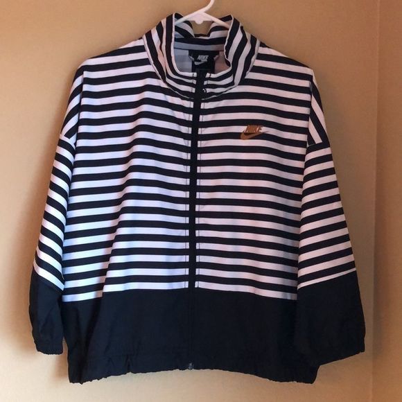 Nike Women’s Black/White Stripe woven full-zip jacket - Picture 2 of 10